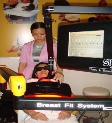 Bac si cho hoi Nang nguc Breast Fit System la gi